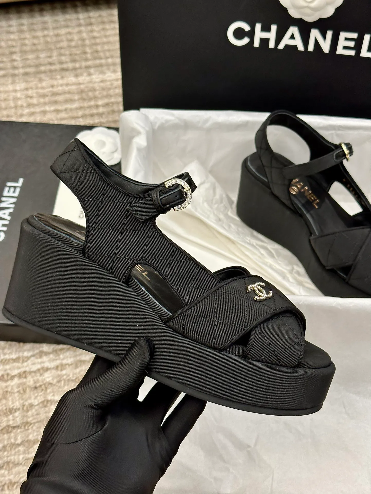 👟👟Ex-factory price 480👟👟 CHANEL C Jia Xiaoxiang 23ss new wedge heel open toe high heel sandals. Top counter quality. The moment you put it on your feet, it is still super stunning. 🔥All materials are customized according to the original version! Upper: imported first-layer calfskin/imported fragrant cloth/ lining: imported sheepskin, foot pad: sheepskin sole: outsole imported from Italy Size number: 34-40